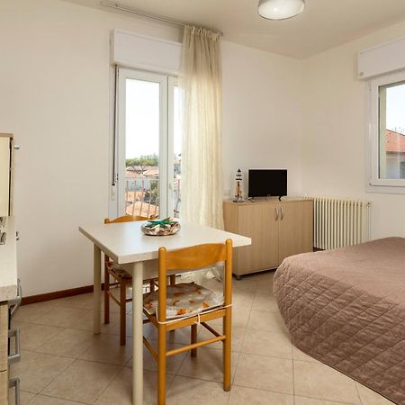 Residence Uno Studio&Suites Римини Экстерьер фото