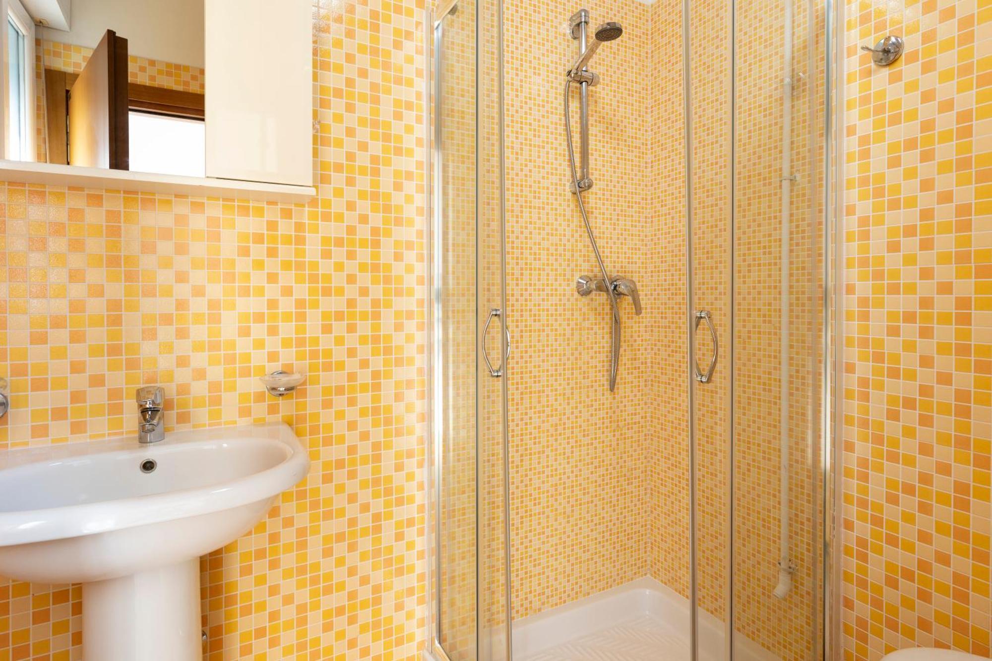 Residence Uno Studio&Suites Римини Экстерьер фото