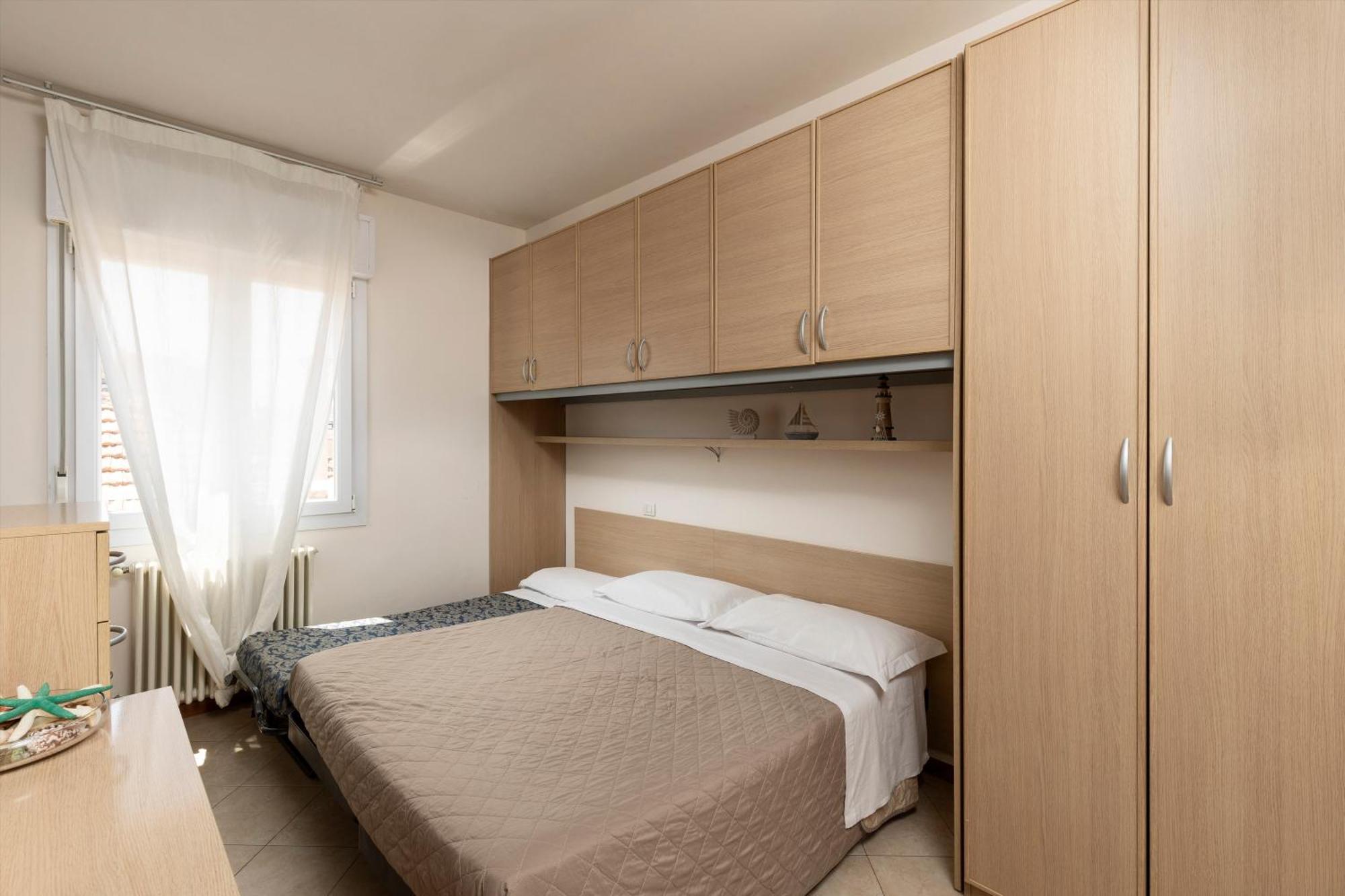 Residence Uno Studio&Suites Римини Экстерьер фото