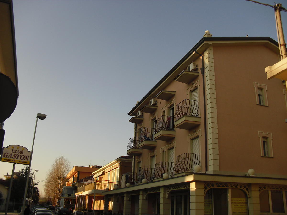Residence Uno Studio&Suites Римини Экстерьер фото