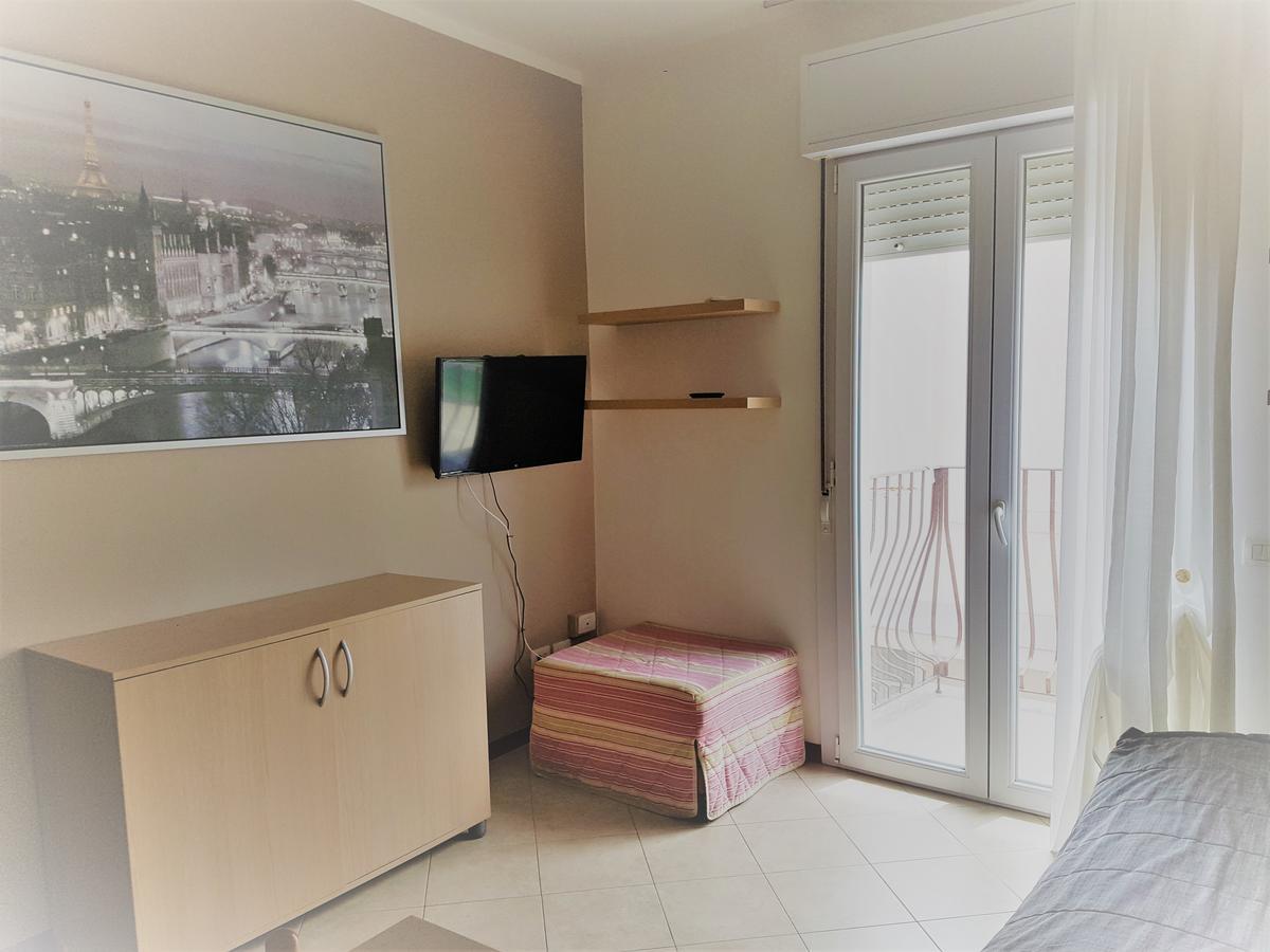 Residence Uno Studio&Suites Римини Экстерьер фото