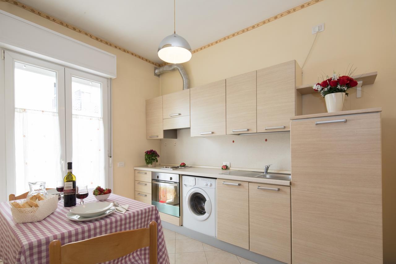 Residence Uno Studio&Suites Римини Экстерьер фото