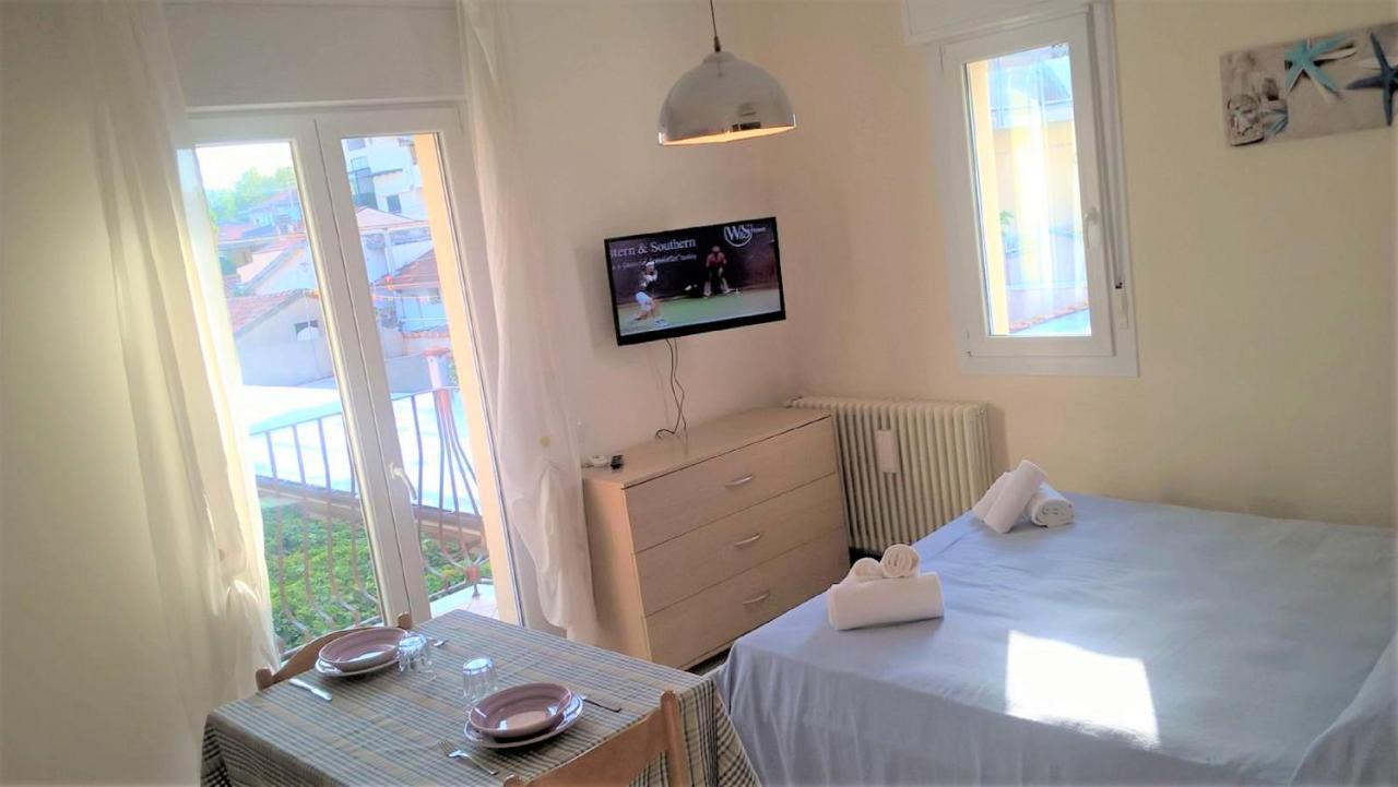 Residence Uno Studio&Suites Римини Экстерьер фото