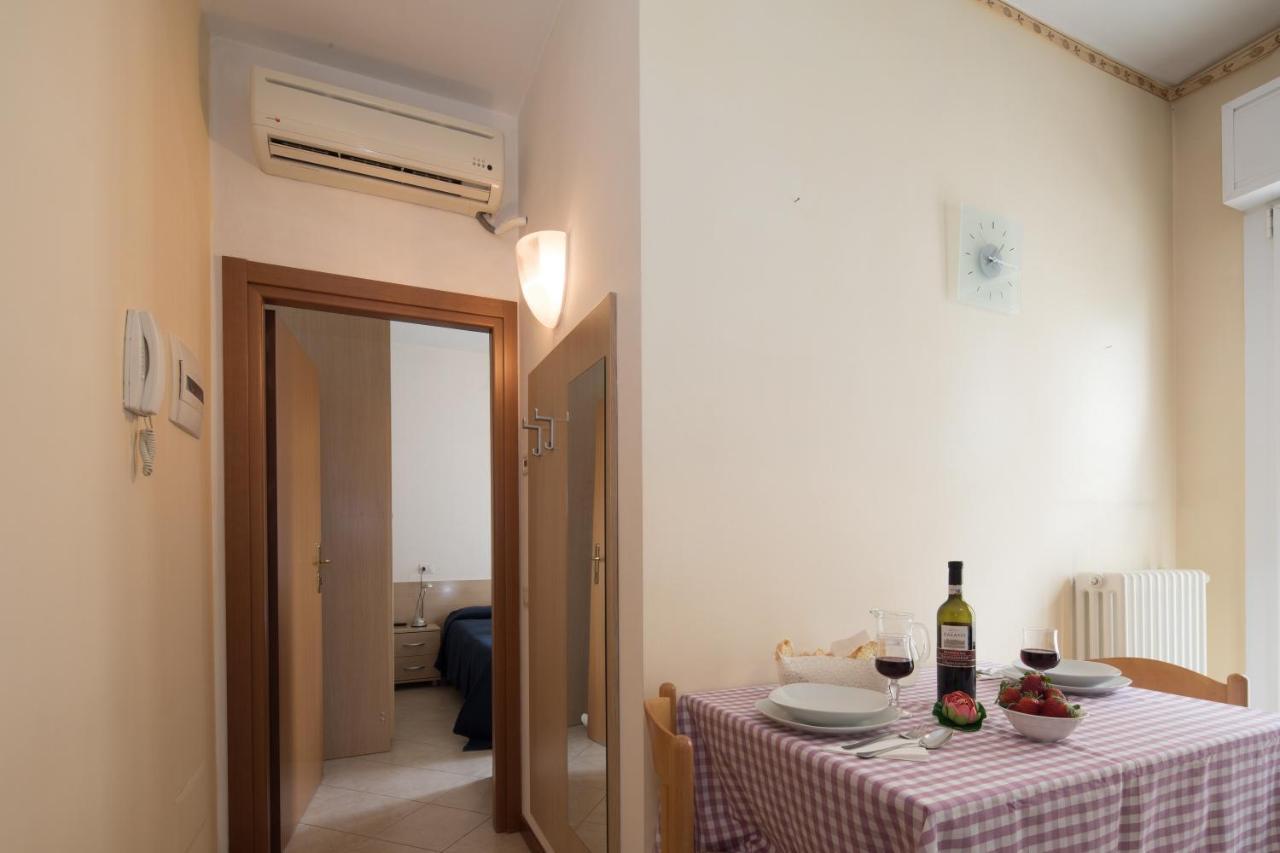 Residence Uno Studio&Suites Римини Экстерьер фото