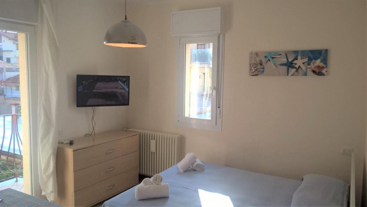 Residence Uno Studio&Suites Римини Экстерьер фото