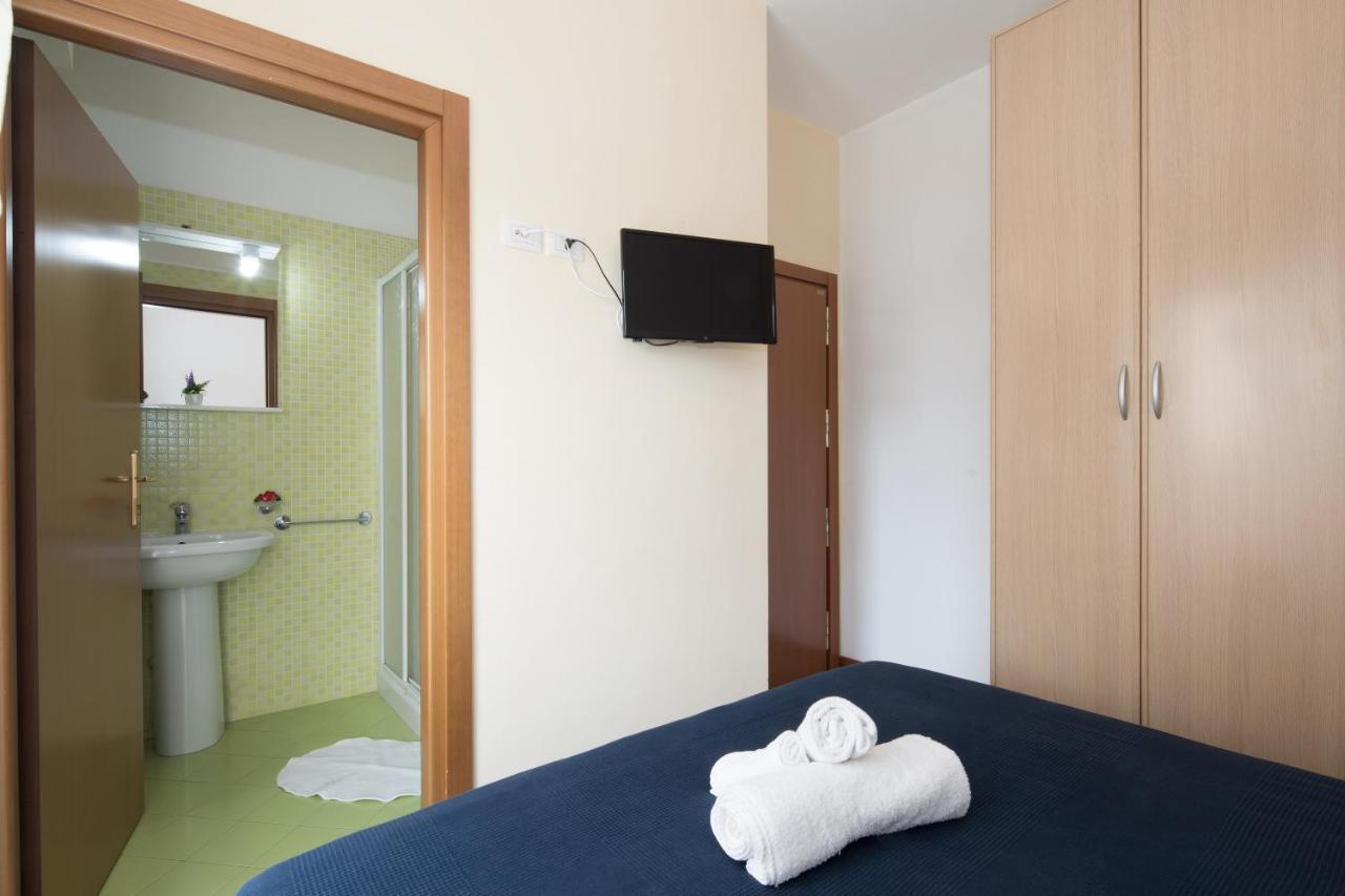Residence Uno Studio&Suites Римини Экстерьер фото